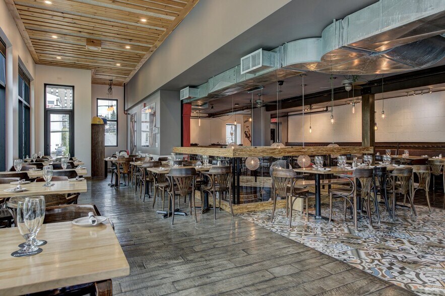 More Photos Of 11820-11900 Av 1Re, Saint-georges Restaurant For Sale