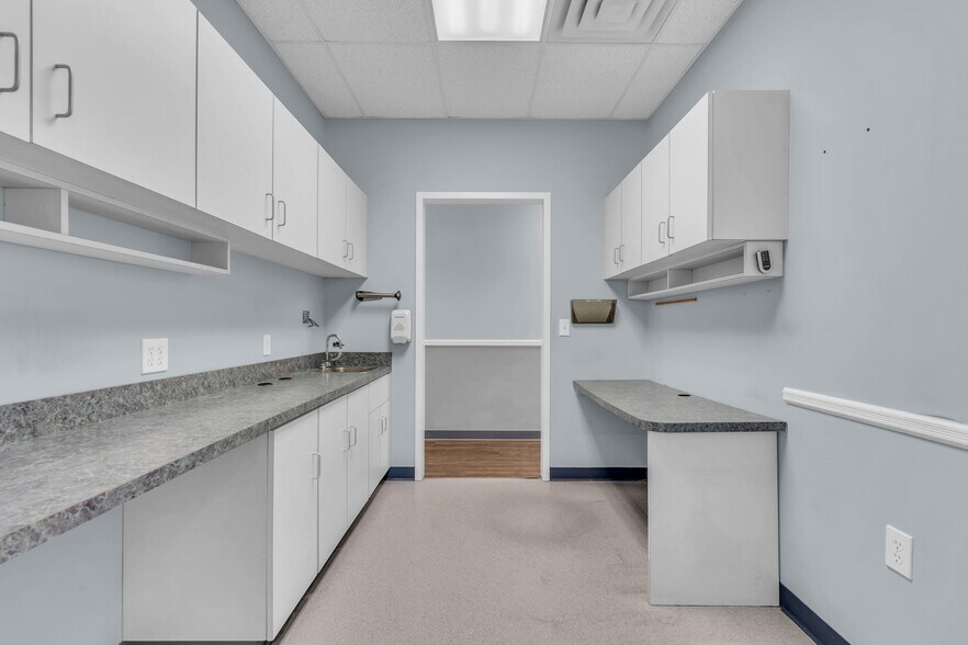 More Photos Of 508 Lakehurst Rd, Toms River Medical For Sale