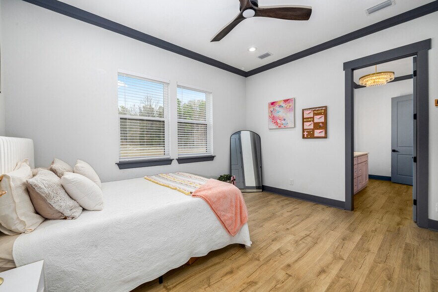 More Photos Of 6012 Long Branch Rd, Jacksonville Horse Stables For Sale