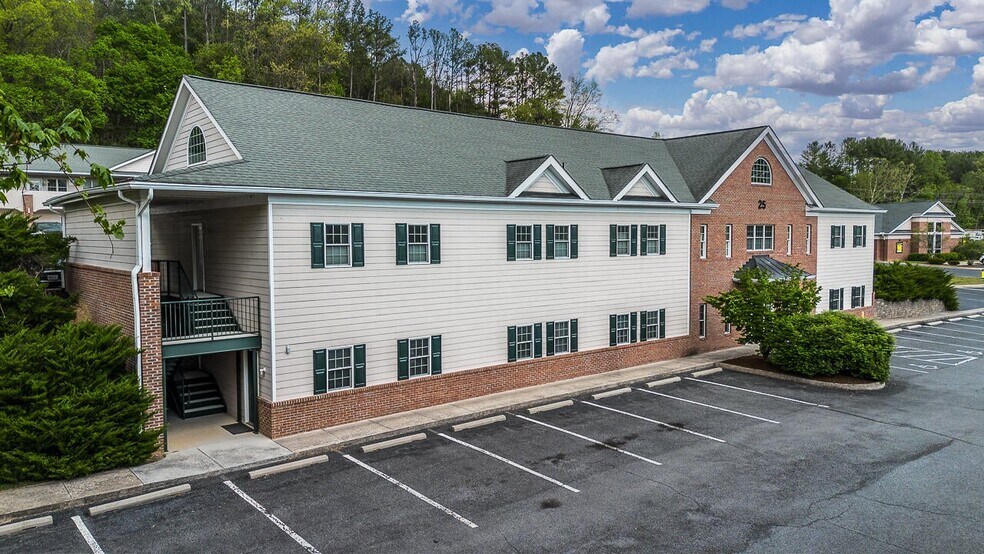 More Photos Of 25 Crossing Ln, Lexington Office For Sale