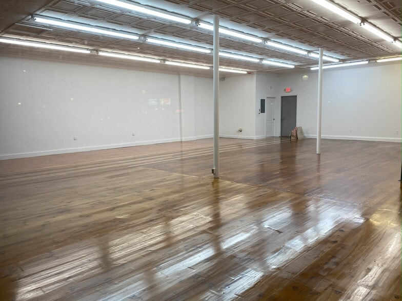 More Photos Of 2948-2960 Fairfield Ave, Bridgeport Storefront For Lease