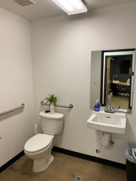 More Photos Of 11919 W I-70 N, Wheat Ridge Warehouse For Sale