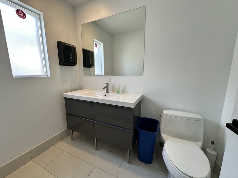 More Photos Of 1040 S Federal Hwy, Hollywood Office For Sale