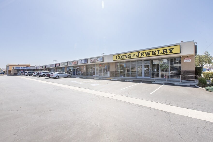 More Photos Of 2034-2060 W Lincoln Ave, Anaheim Unknown For Lease