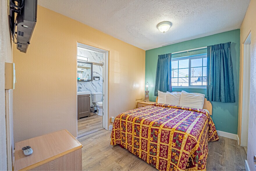 More Photos Of 1349 Idaho St, Elko Hotel For Sale