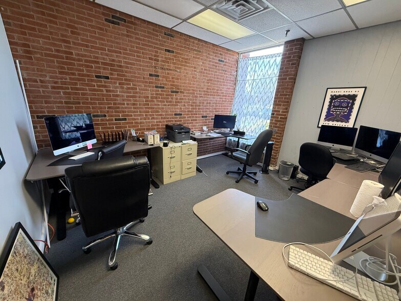 More Photos Of 121 Friends Ln, Newtown Showroom For Lease