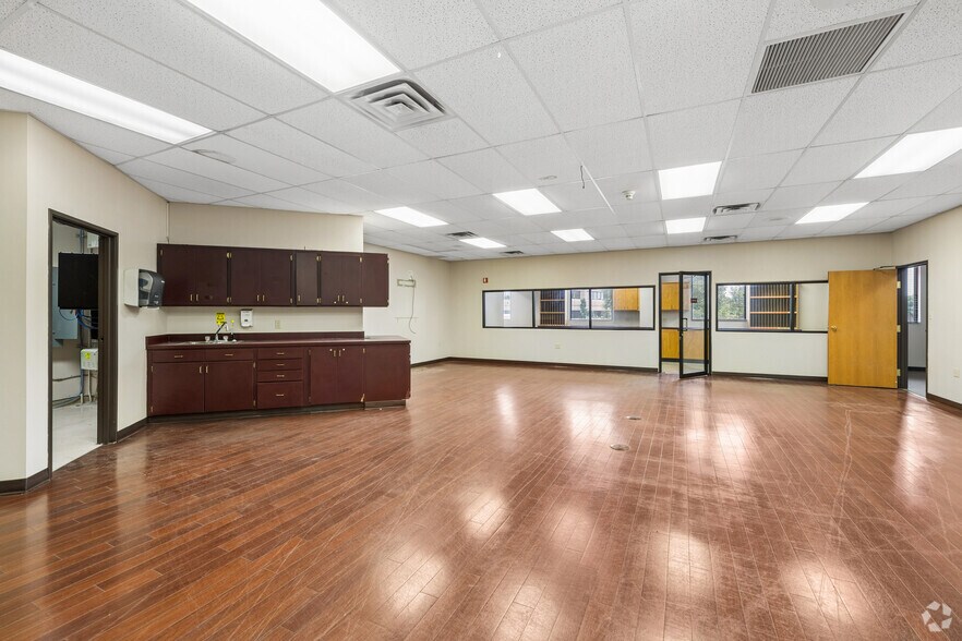 More Photos Of 230 N Midwest Blvd, Oklahoma City Medical For Sale