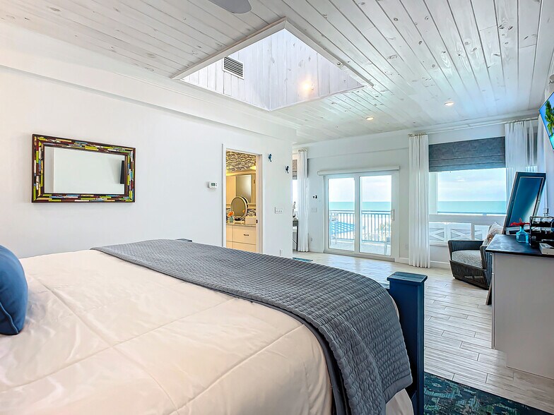 More Photos Of 2903 Hill St, New Smyrna Beach Hotel For Sale