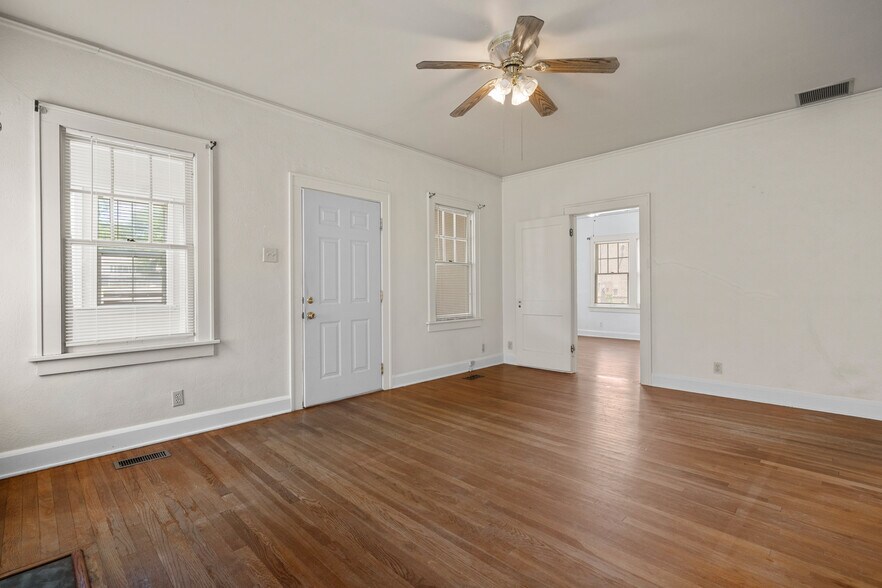 More Photos Of 107 Barry St, Hot Springs Medical For Sale