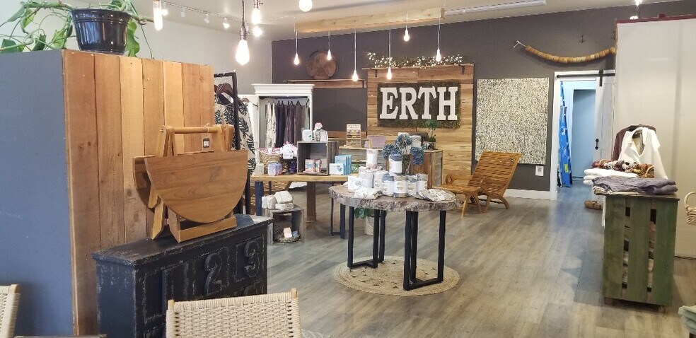 More Photos Of 101-107 S 1st St, La Conner Storefront For Sale