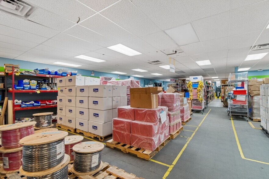 More Photos Of 1760-1770 Calumet St, Clearwater Warehouse For Lease