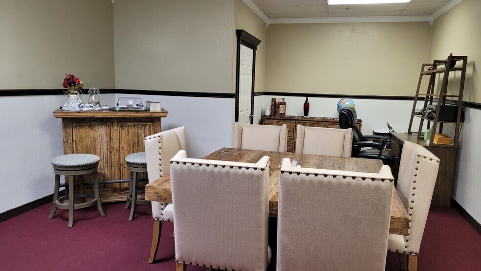 More Photos Of 8988 Glenmont Dr, Houston Light Distribution For Lease