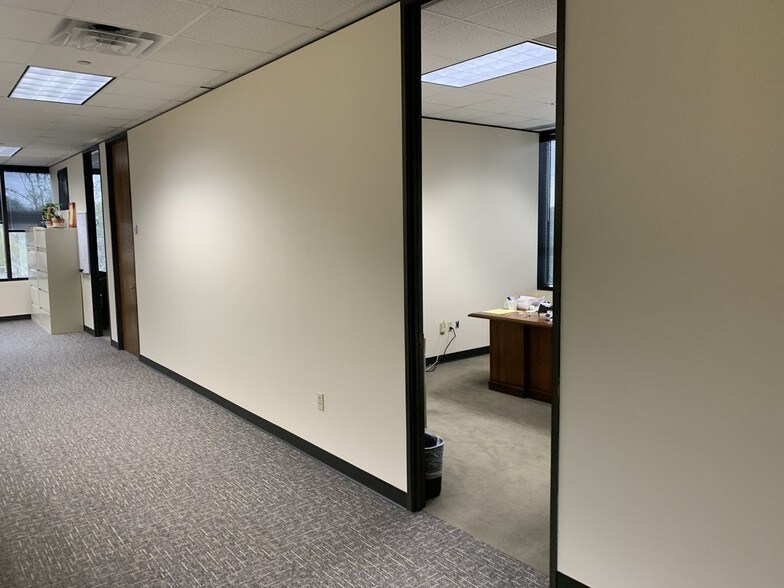 More Photos Of 8545 United Plaza Blvd, Baton Rouge Office For Lease