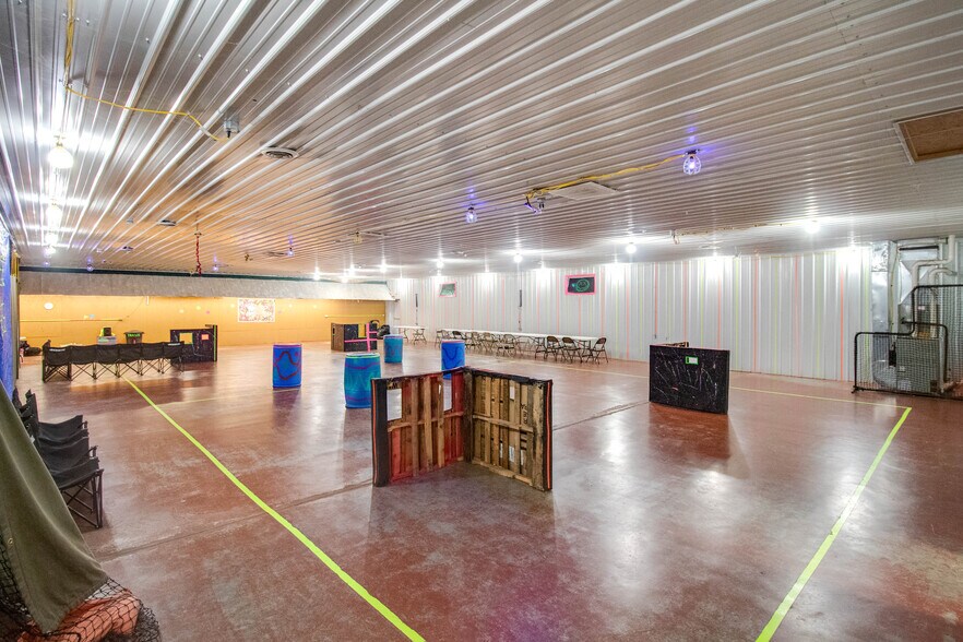 More Photos Of 22987 Cherry Ln, Jerseyville Storefront For Sale