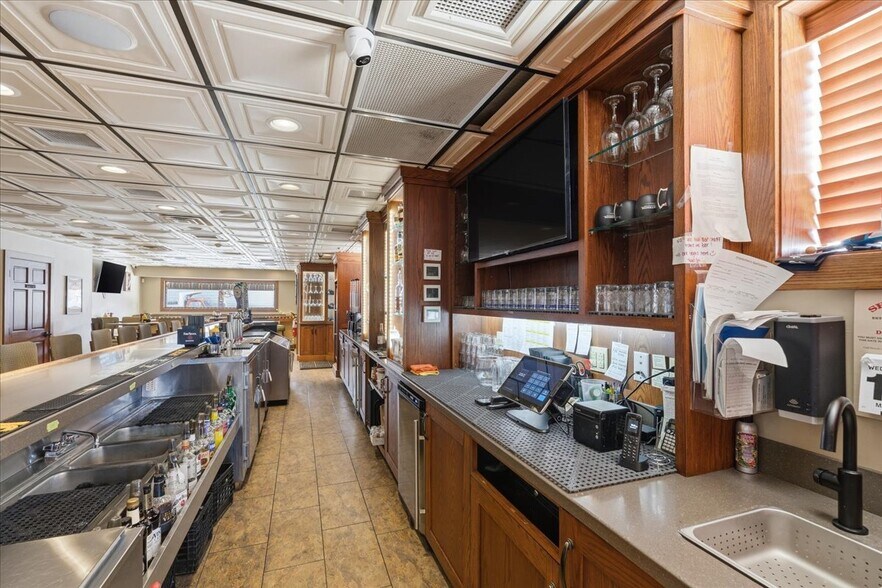 More Photos Of 318 New York Ave, Rochester Sports And Entertainment For Sale