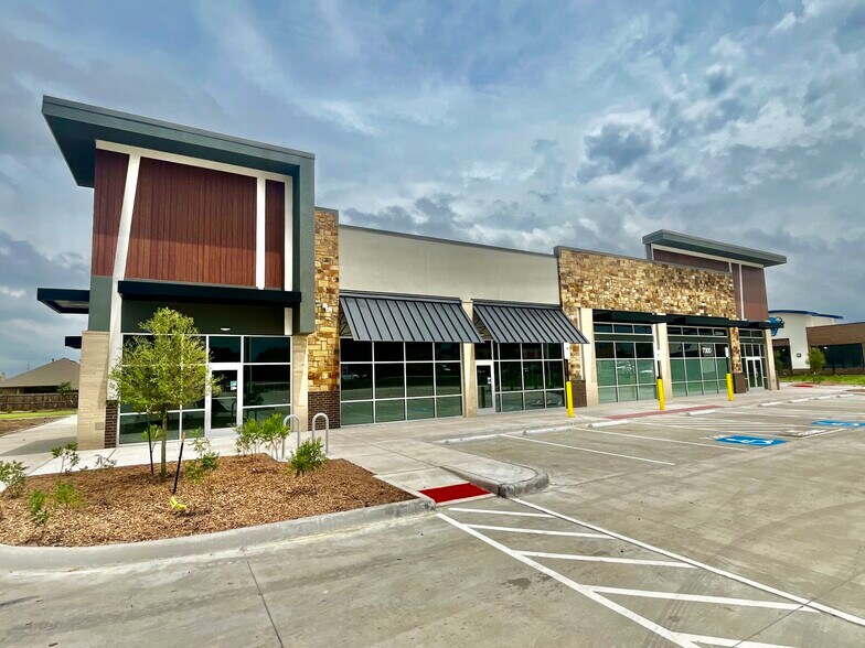 More Photos Of 7051 Wayne Rd, Westland General Retail For Lease