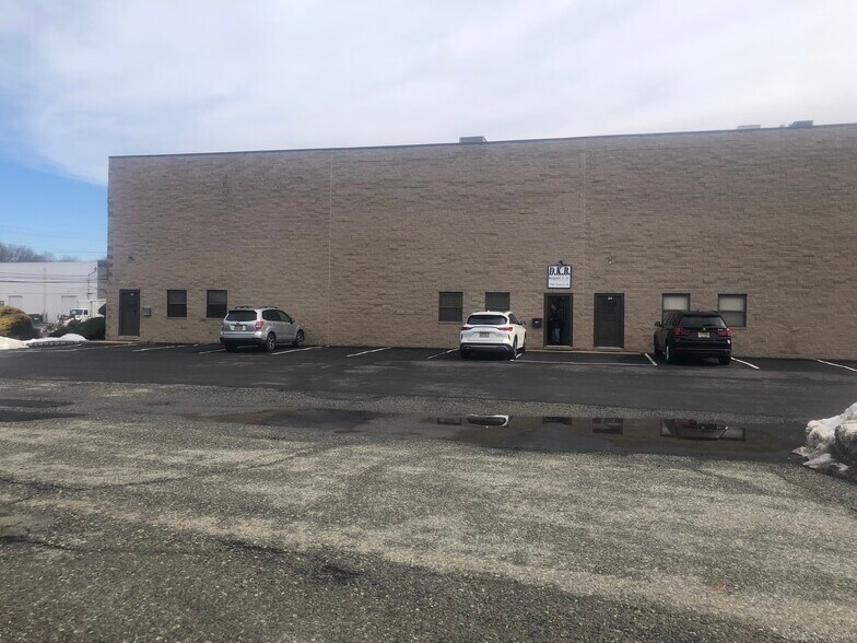 More Photos Of 19 Commerce Rd, Fairfield Warehouse For Lease