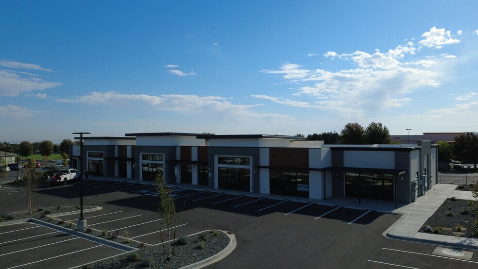 More Photos Of 2403 Quillan Pl, Kennewick Office For Lease