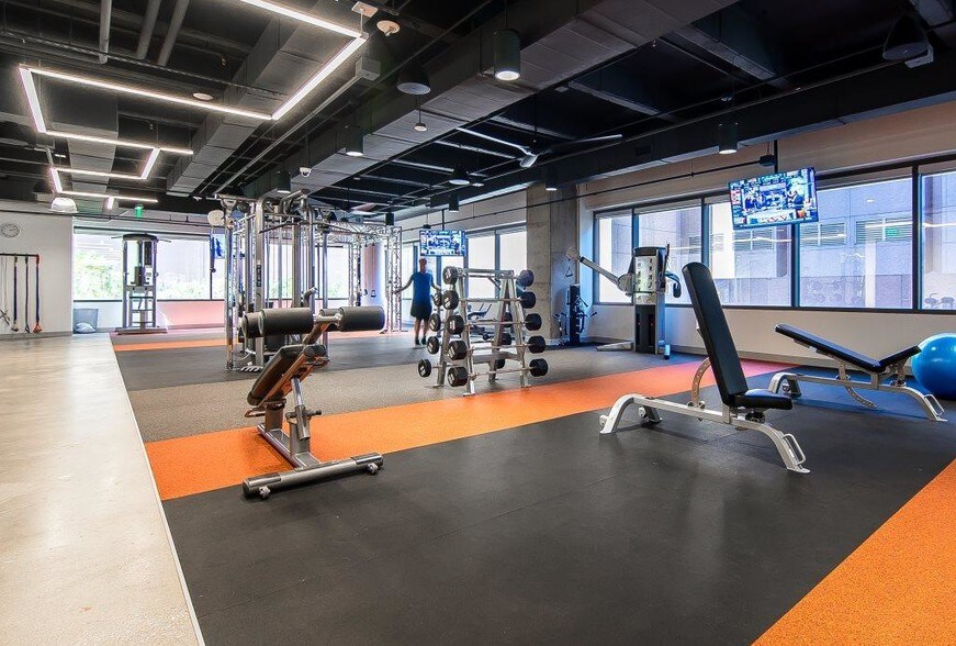 More Photos Of 13355 Noel Rd, Dallas Coworking Space