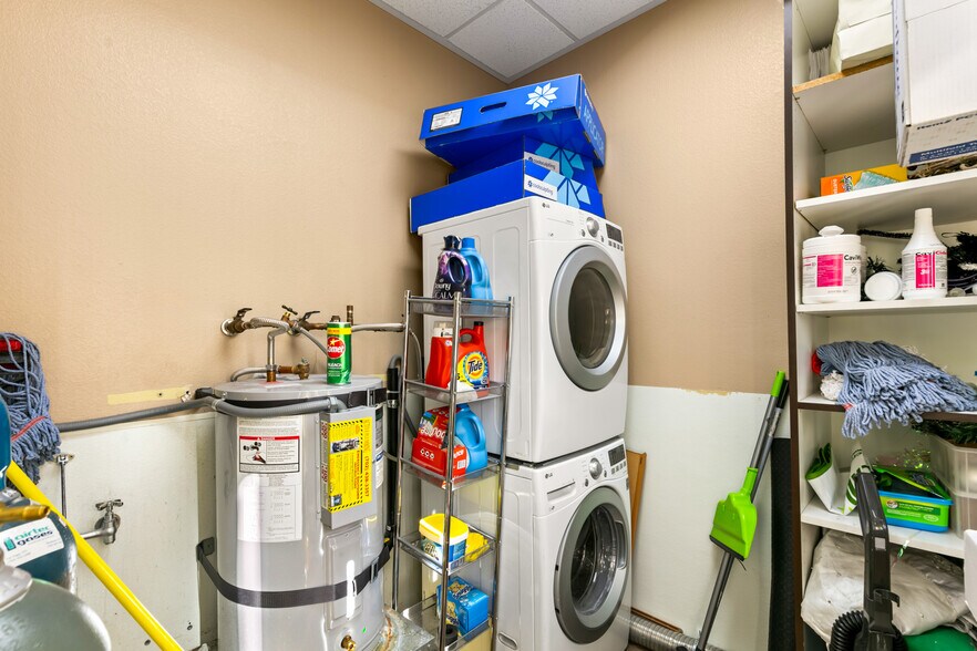 More Photos Of 7170 Smoke Ranch Rd, Las Vegas Office For Lease