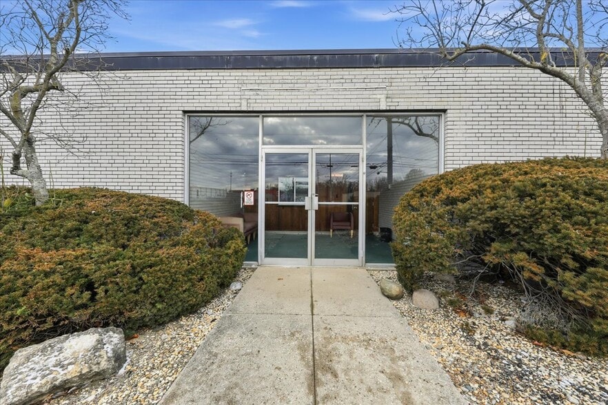 Primary Photo Of 440 Northland Blvd, Forest Park Manufacturing For Lease