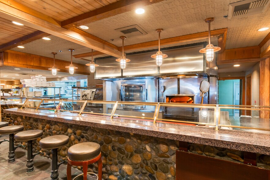 More Photos Of 1905 S Commerce Center Dr E, San Bernardino Restaurant For Lease