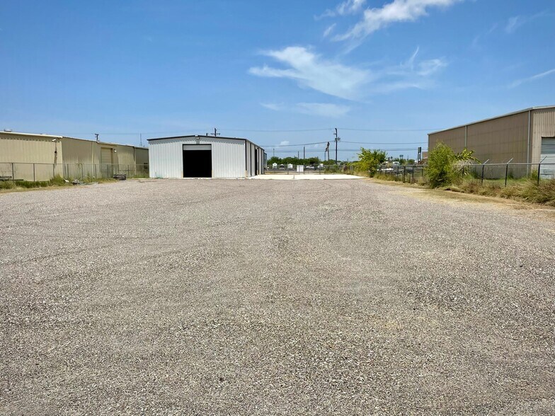 More Photos Of 1805 N Lexington Blvd, Corpus Christi Warehouse For Lease