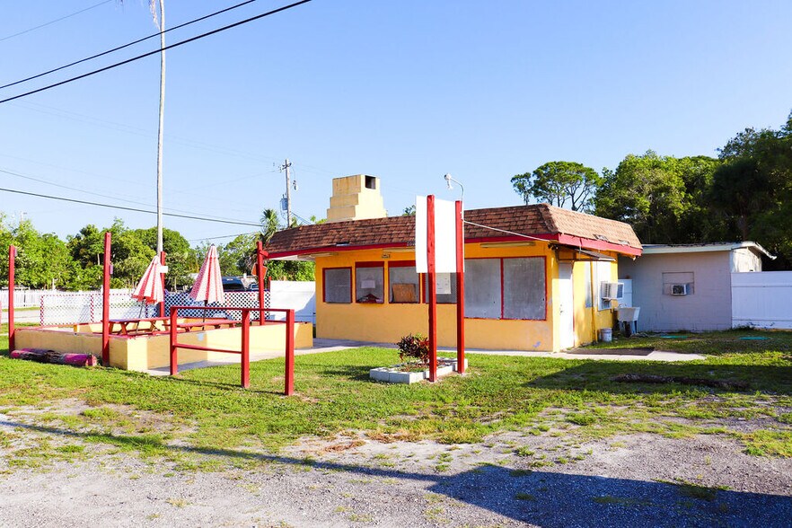 More Photos Of 4410 38th Ave, Vero Beach Multifamily For Sale