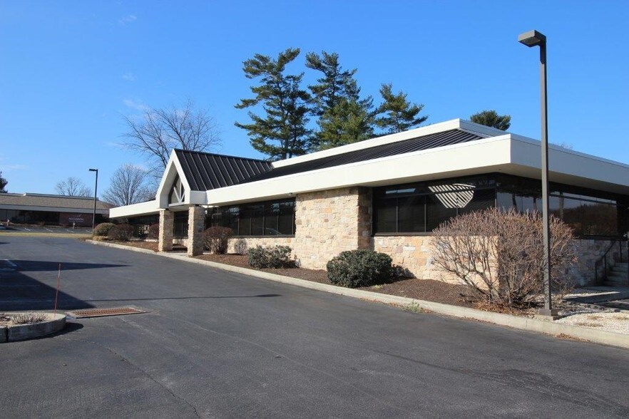 More Photos Of 10 Commerce Dr, Wyomissing Unknown For Lease