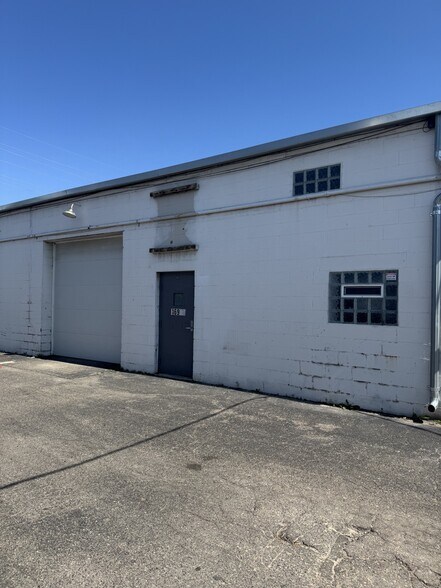 More Photos Of 46896-46916 Gratiot Ave, Chesterfield Unknown For Lease
