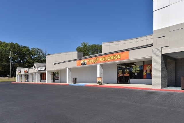 More Photos Of 2421-2423 Shallowford Rd, Marietta Unknown For Lease