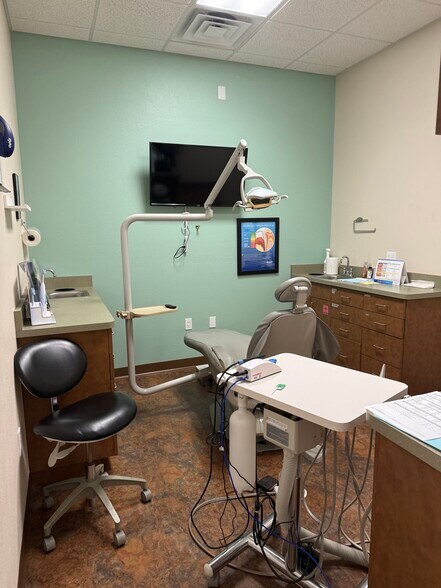 More Photos Of 1214 E Venice Ave, Venice Unknown For Lease