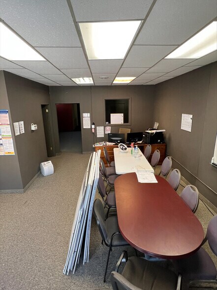 More Photos Of 1005 N Broad St, Mankato Office For Lease