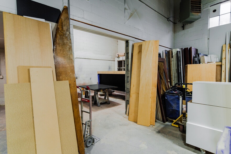 More Photos Of 1819 Gilford Ave, New Hyde Park Warehouse For Lease