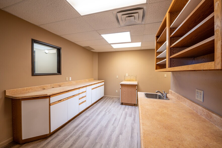 More Photos Of 1313 S Saint Francis Dr, Santa Fe Healthcare For Lease