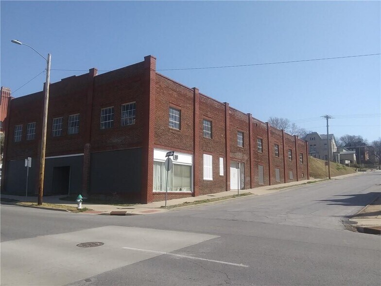 More Photos Of 317 S 9th St, Saint Joseph Warehouse For Sale