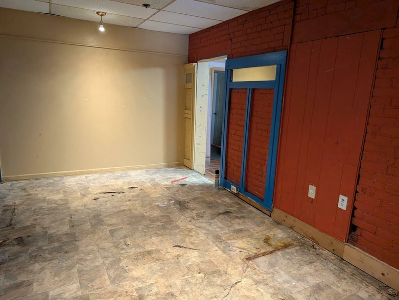 More Photos Of 144 Washington Ave, Albany Storefront Retail Residential For Lease