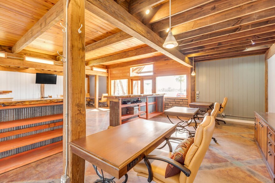 More Photos Of 1374 State Hwy 71, Bastrop Flex For Lease