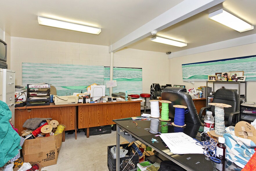 More Photos Of 1125 N King St, Honolulu Storefront Retail Office For Lease
