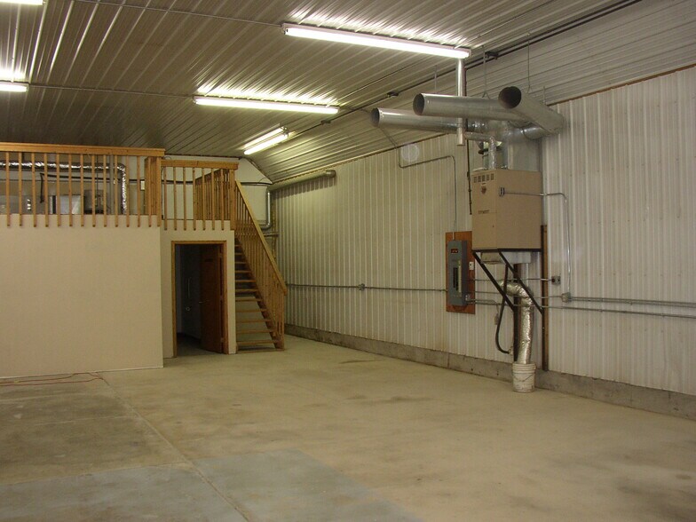 More Photos Of 945 5th Ave SE, Hutchinson Light Manufacturing For Lease
