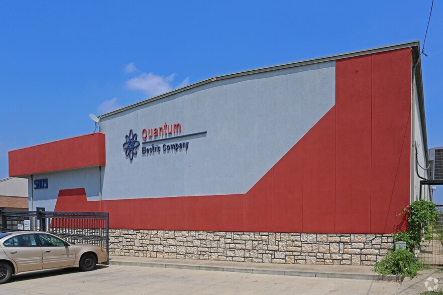 More Photos Of 5809 East Dr, Laredo Warehouse For Sale