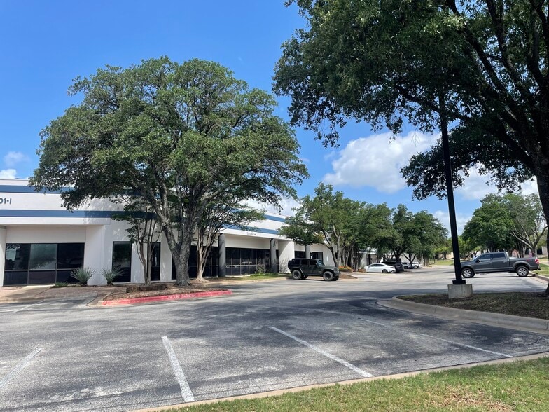 More Photos Of 1901 W Braker Ln, Austin Unknown For Lease
