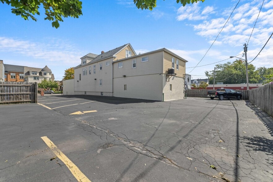 More Photos Of 1975 Seneca St, Buffalo Office For Sale