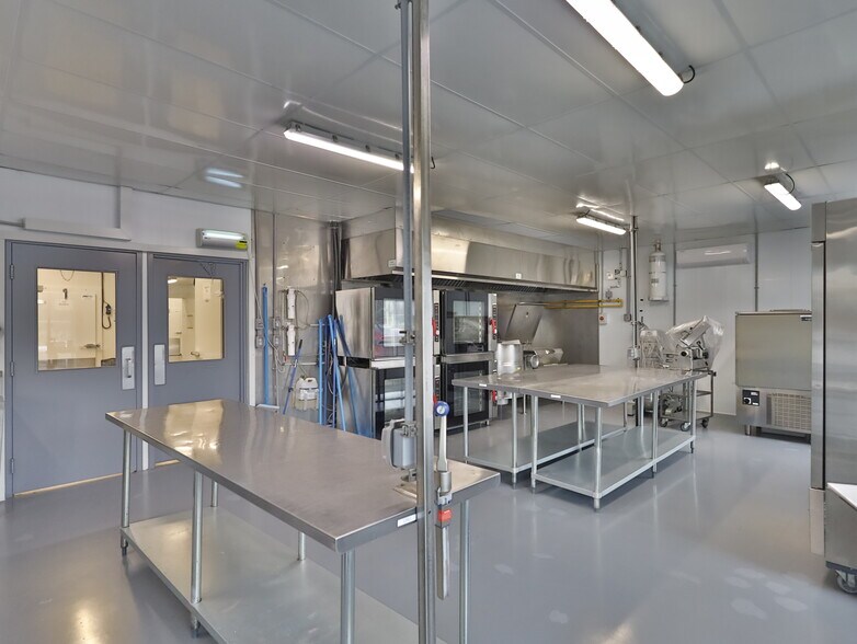 More Photos Of 333 Ch Brosseau, Cowansville Industrial For Lease