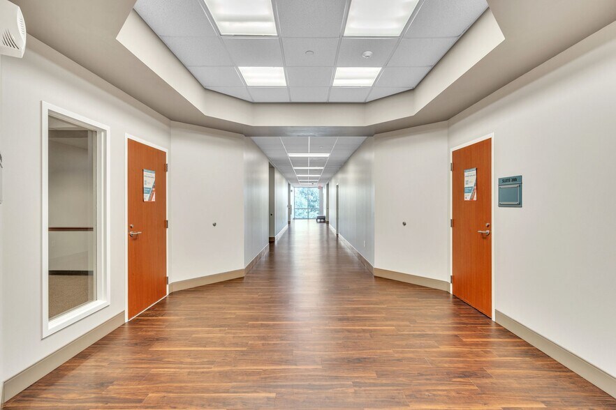 More Photos Of 341 Wheatfield Dr, Sunnyvale Medical For Lease