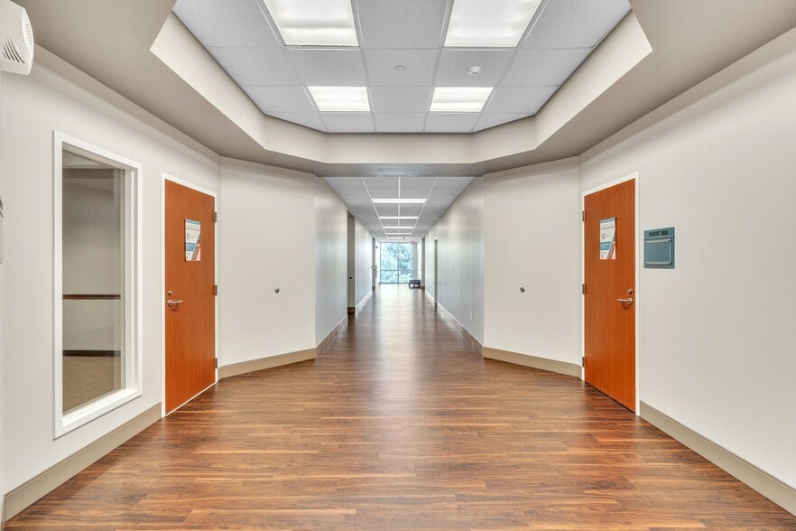 More Photos Of 341 Wheatfield Dr, Sunnyvale Medical For Lease