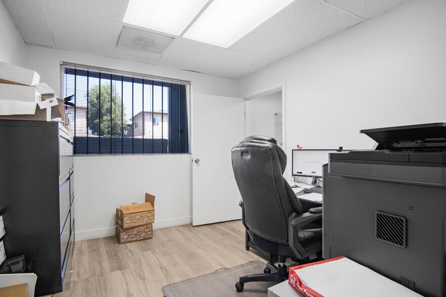 More Photos Of 6747 Odessa Ave, Van Nuys Office For Lease
