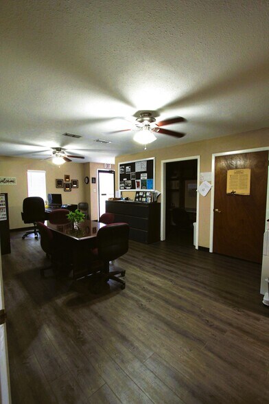More Photos Of 603 E Empresario St, Refugio Office For Sale
