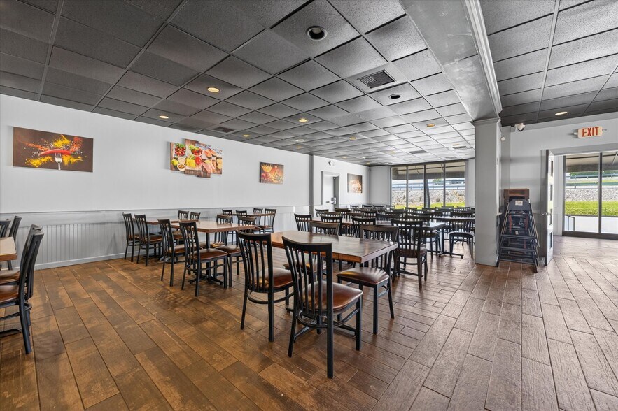 More Photos Of 4000 Fort Campbell Blvd, Hopkinsville Restaurant For Sale