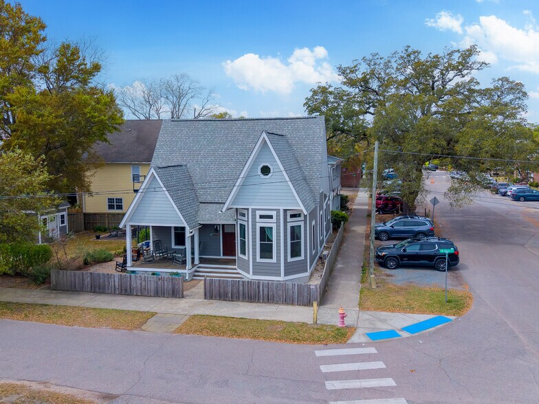 More Photos Of 119 N Davis St, Southport Hospitality For Sale